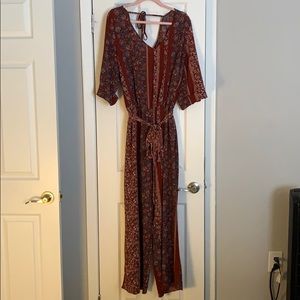 Wide leg, v-neck  romper set with tie around waist